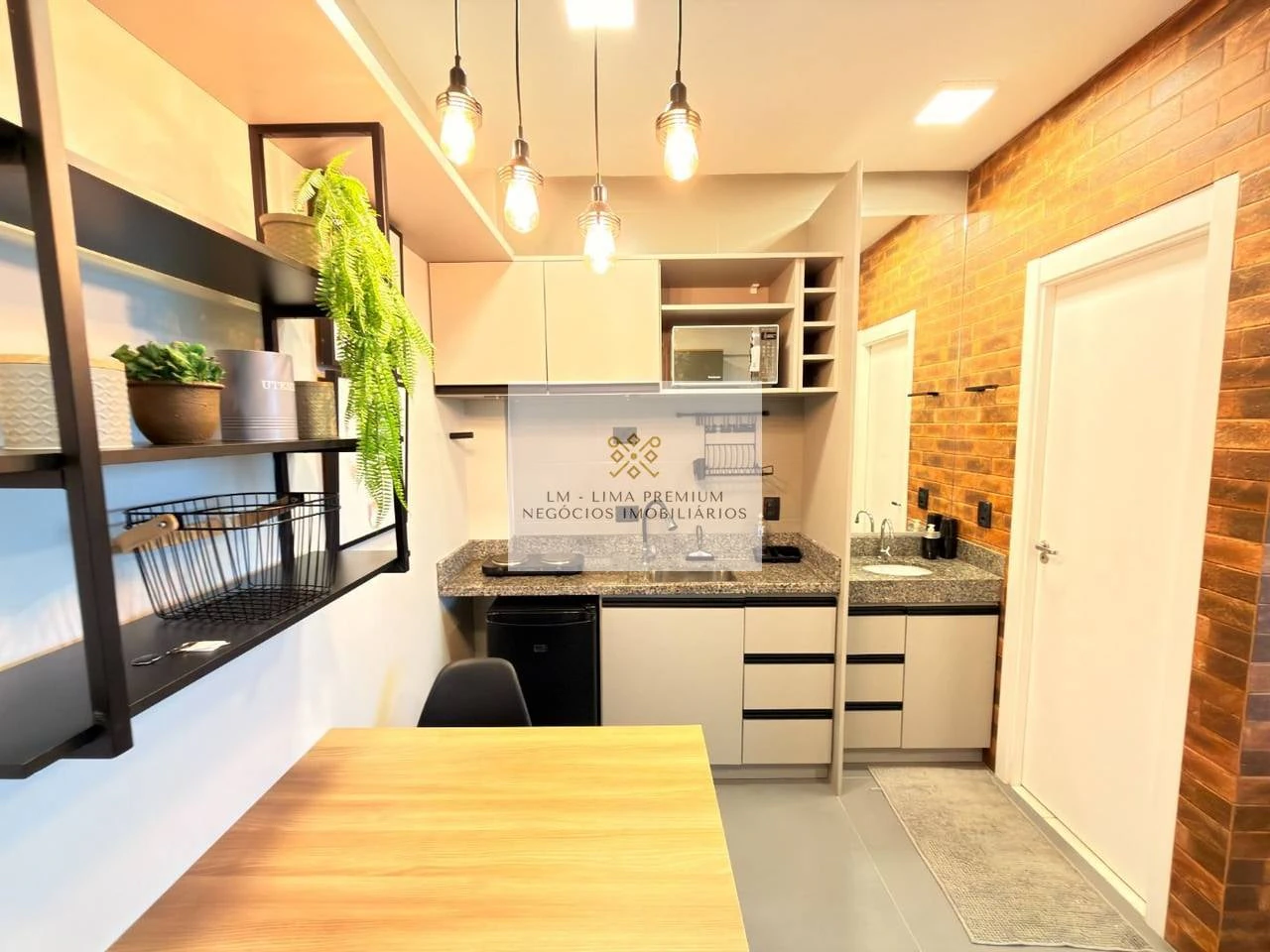 21 m² studio with a private BBQ and floor-to-ceiling windows — photo 2