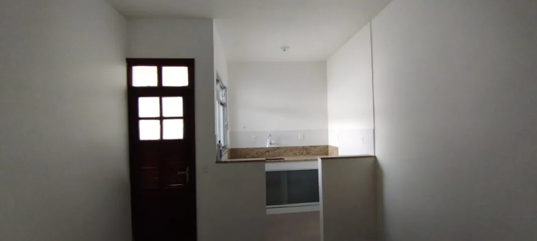 Unfurnished 3-bedroom apartment with balcony — photo 3