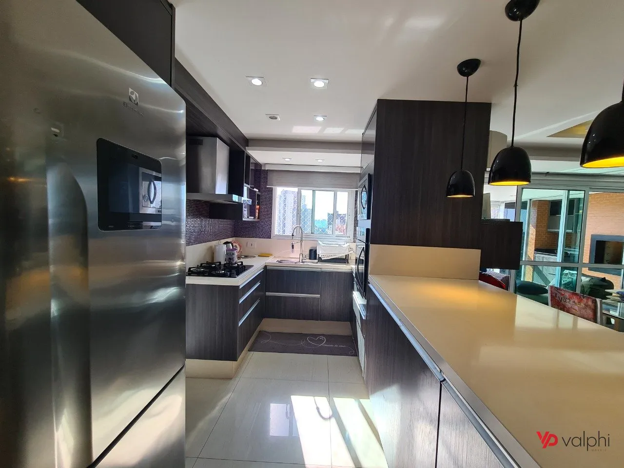 Furnished 2-bedroom apartment with enclosed balcony — photo 21
