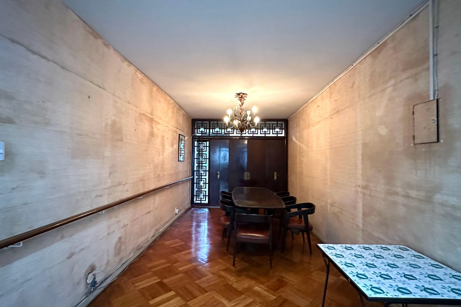 Bathtub in a 4-bedroom apartment, 290 m² — photo 42