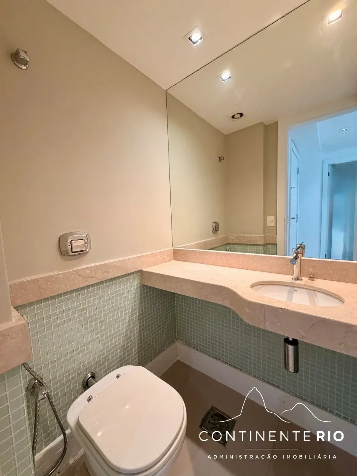 Apartamento de 4 quartos com janelas do piso ao teto, Leblon — photo 22