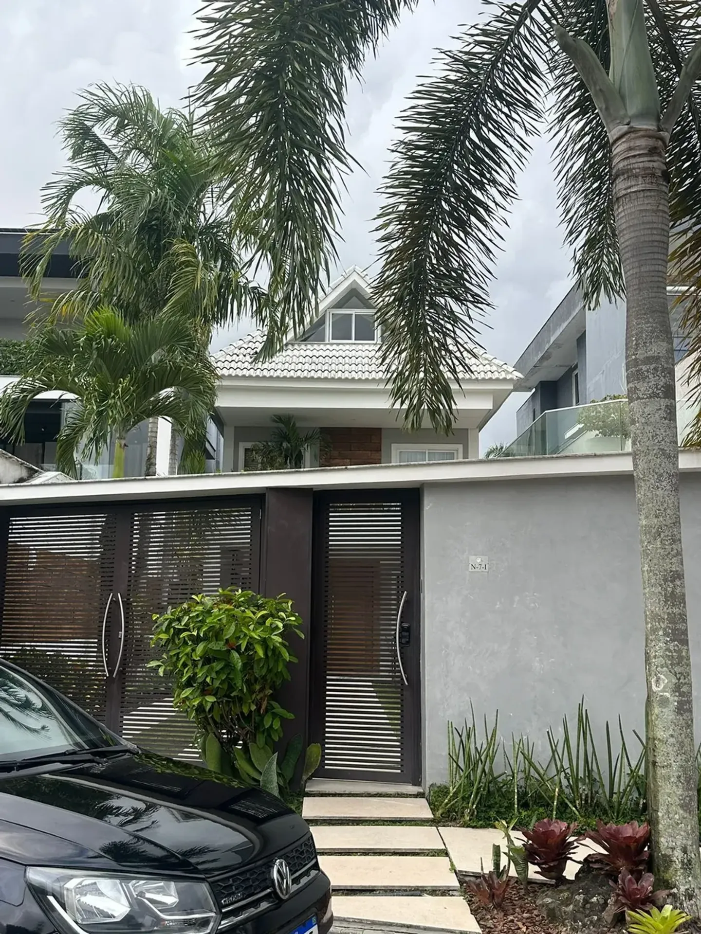 Furnished triplex home with 4 en-suite bedrooms — photo 30