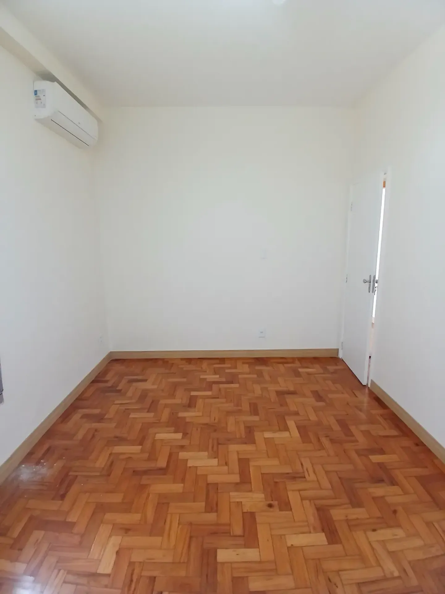 Apartamento no 4º andar com piso de madeira ou laminado — photo 10