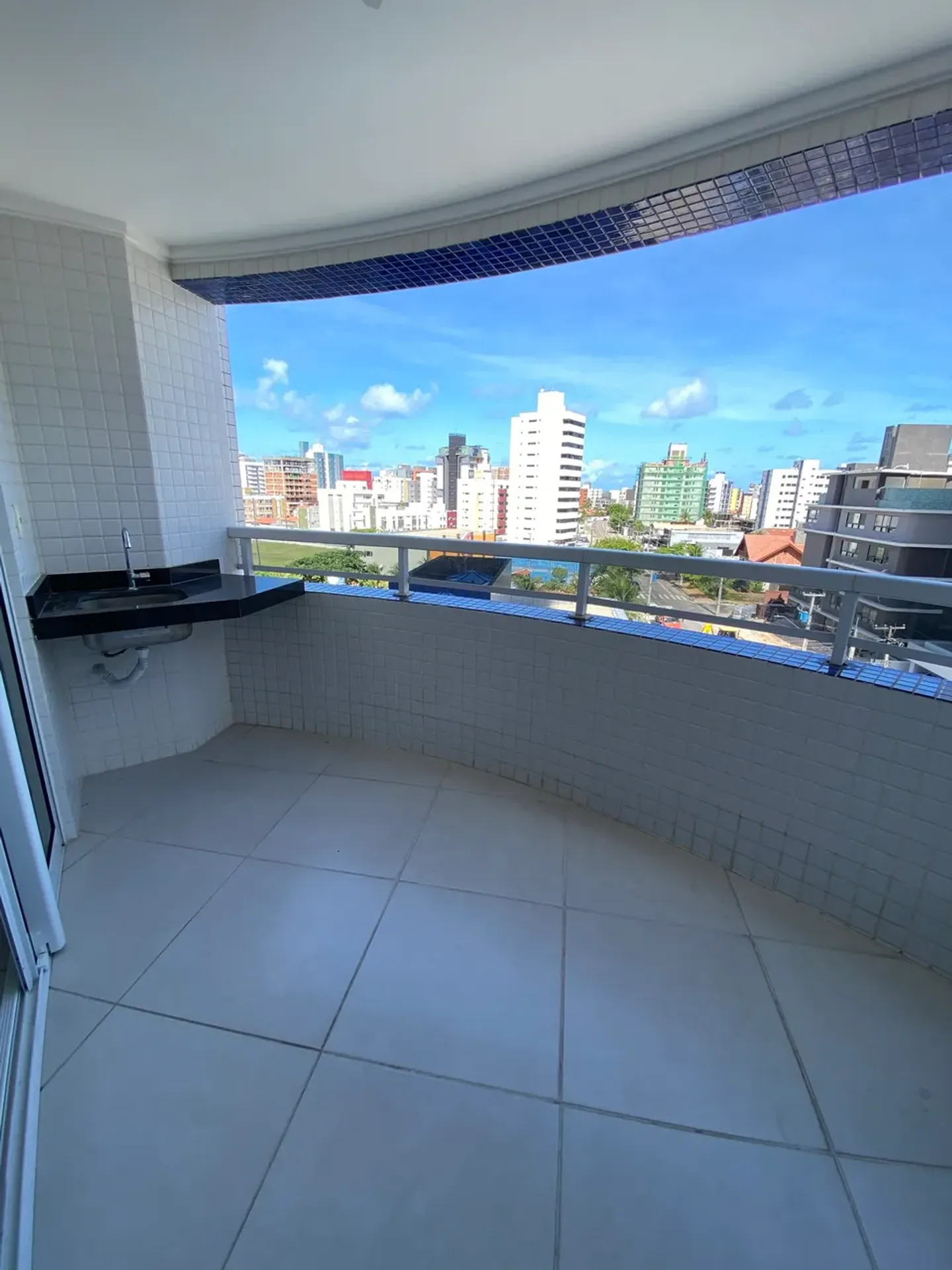 Квартира: 4 спальні, 3 з власною ванною кімнатою, 130 м² — photo 2