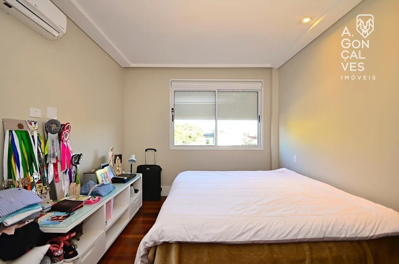 668 m² house with 4 en-suite bedrooms and private garden — photo 14