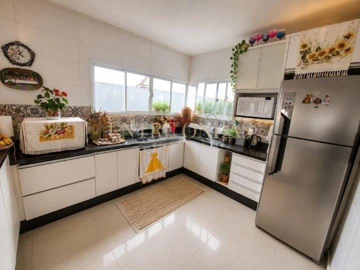 465 m² house with 4 bedrooms and 7 bathrooms — photo 2
