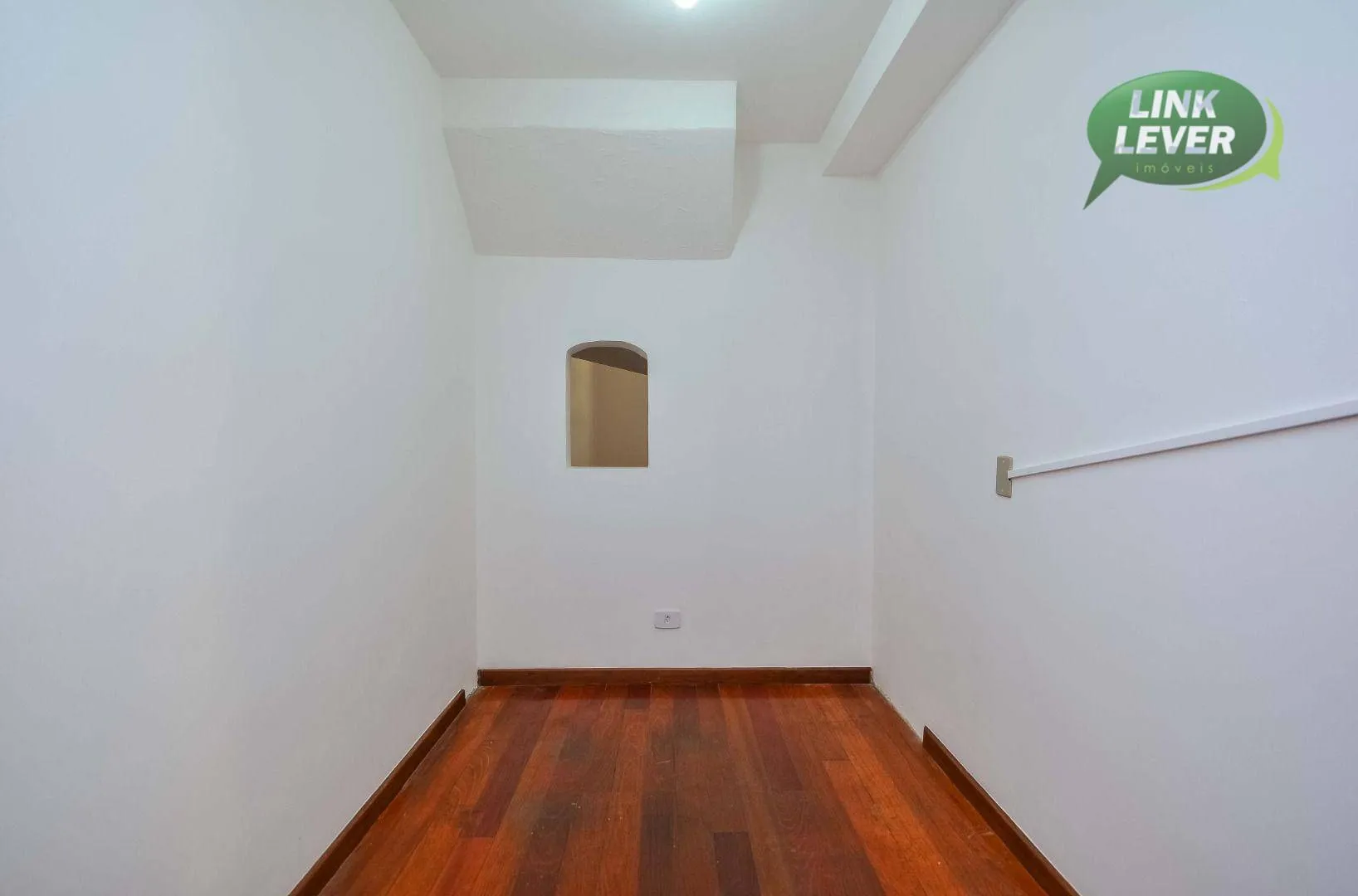 164 m² house with a fireplace and a grill on the balcony — photo 42