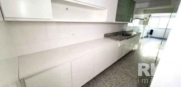 Rental apartment with 4 bedrooms and 5 bathrooms — photo 19
