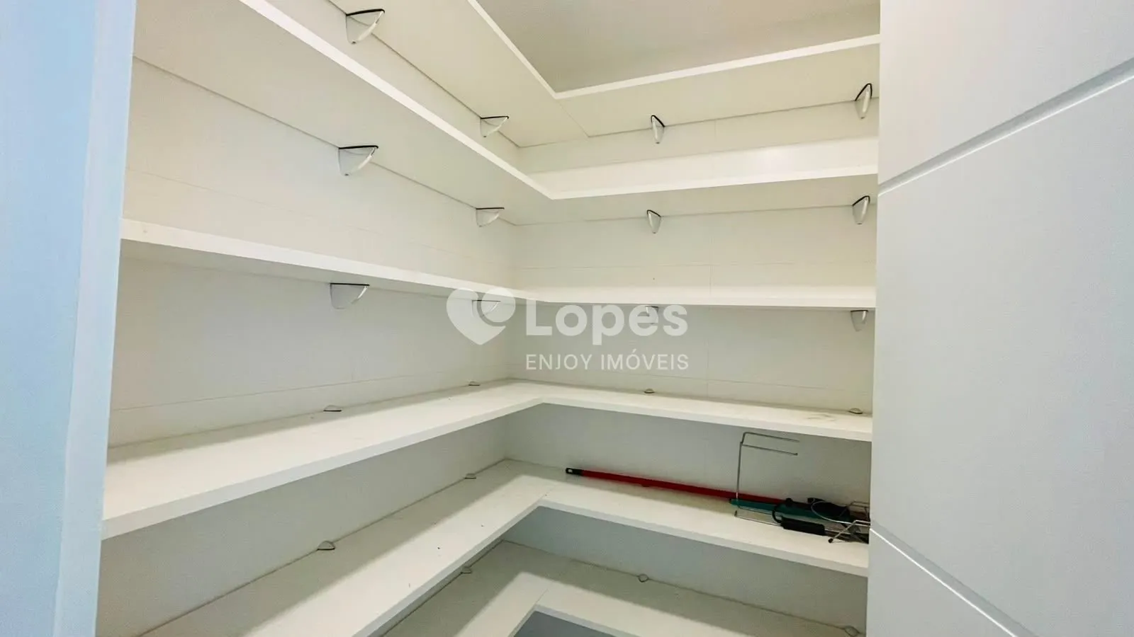 Furnished house with 5 en-suite bedrooms 600 m² — photo 21