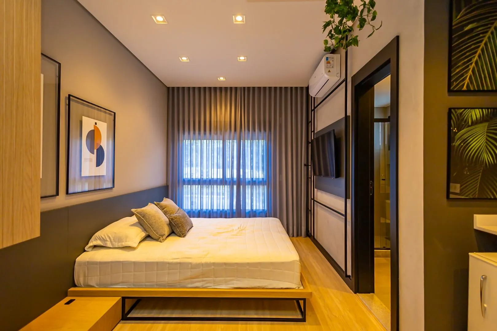 Furnished apartment, 78 m², with a glass-enclosed balcony — photo 4