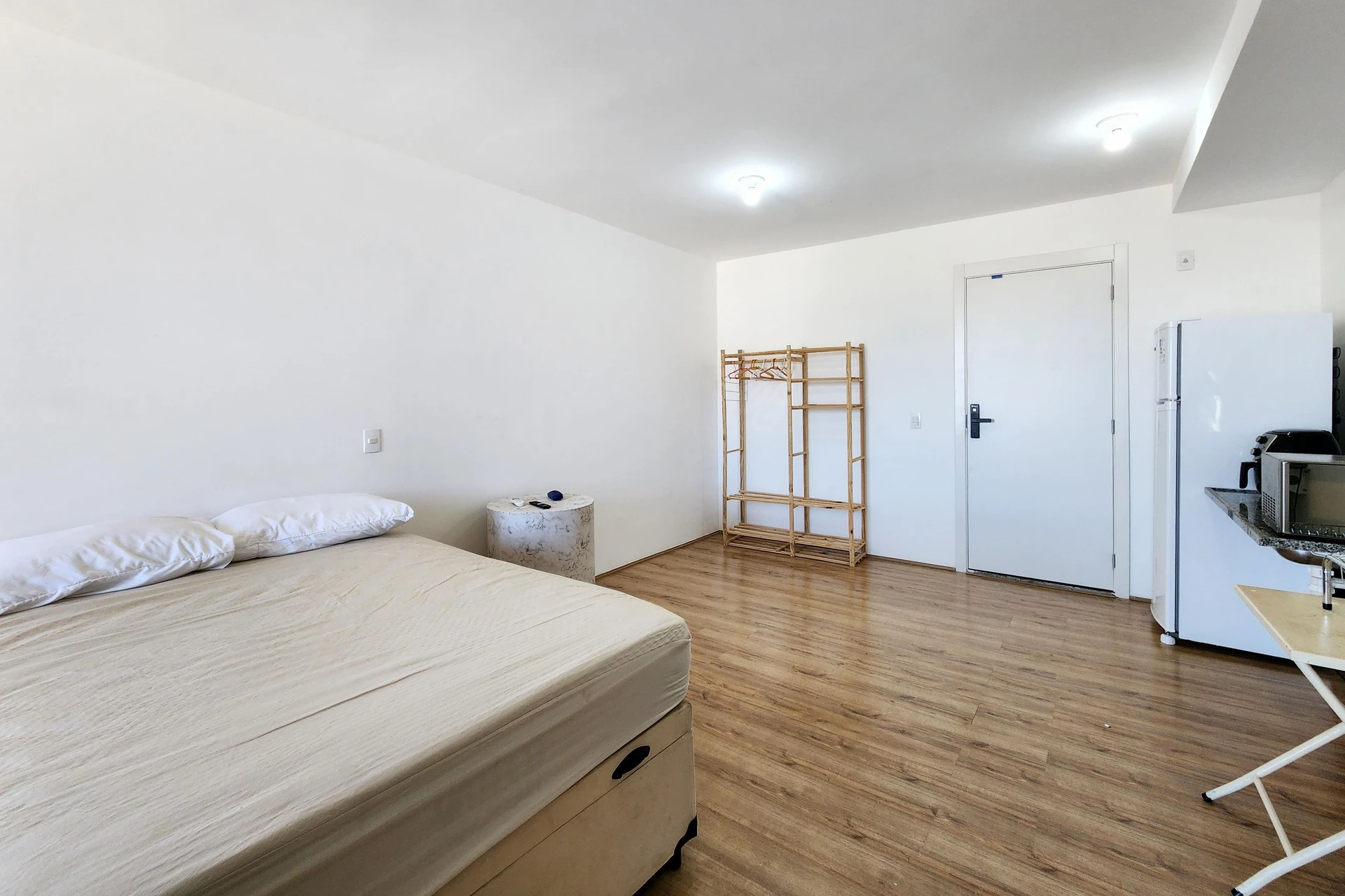 Studio with kitchenette, A/C, and a balcony — photo 4