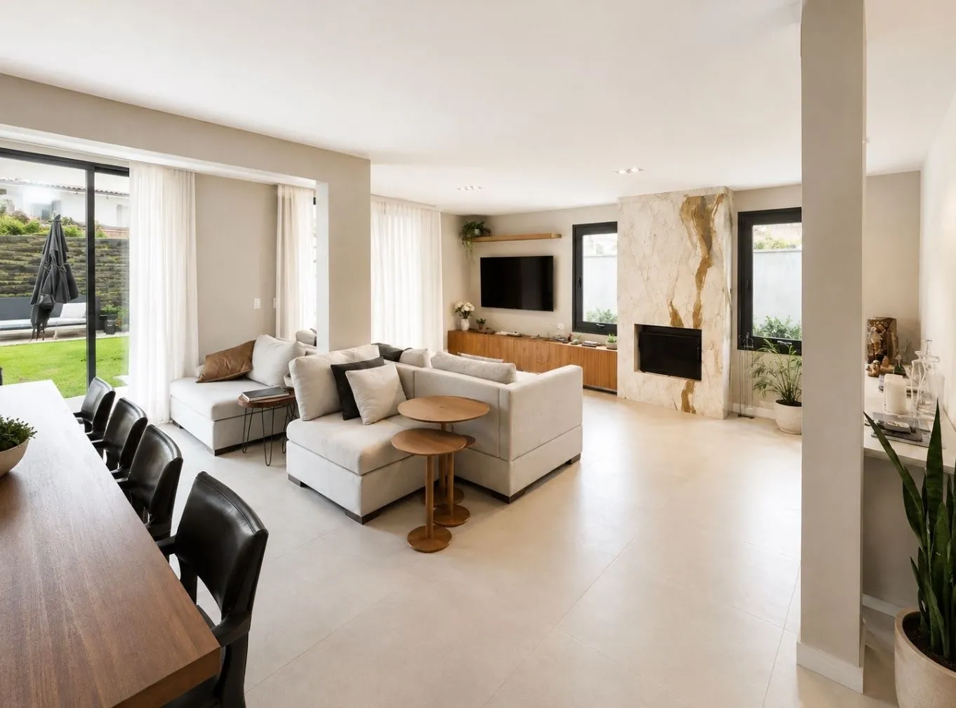 Casa 450 m² com 4 suítes e 3 vagas