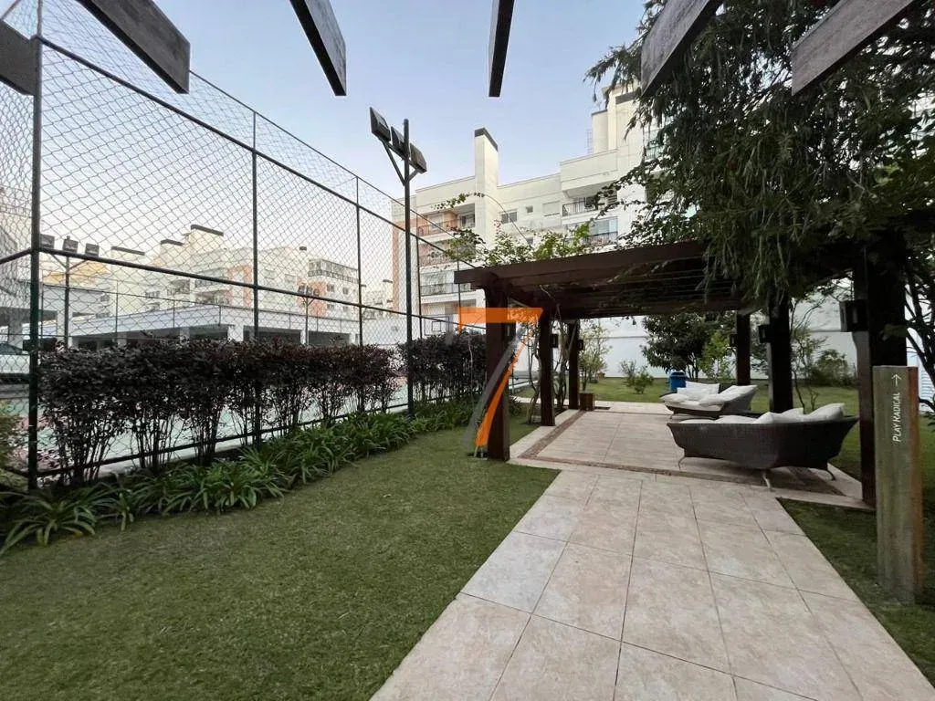 3-bedroom apartment with private garden and 337 m² — photo 3