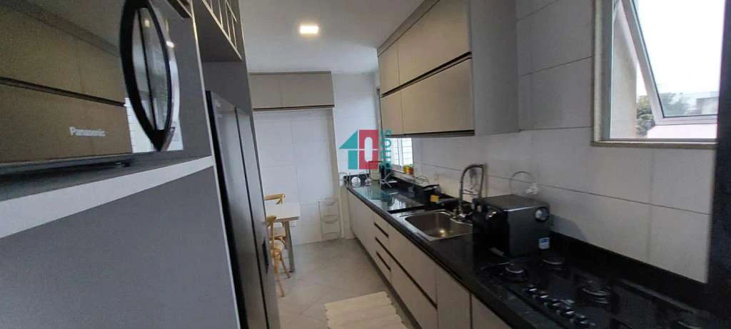 Furnished apartment with 3 en-suite bedrooms and 2 spots — photo 2