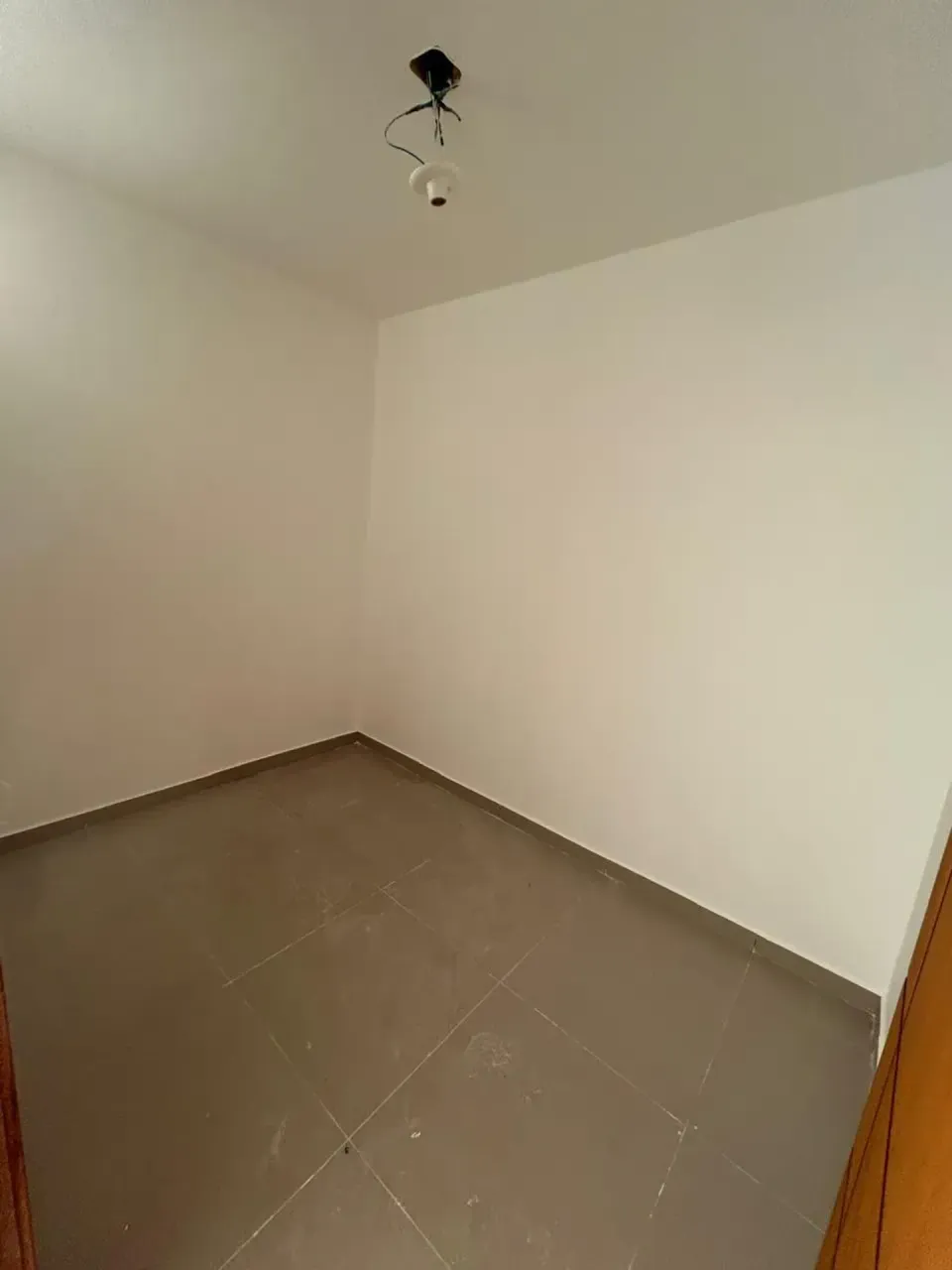 Apartment with 2 bedrooms and ceramic tile floors — photo 6