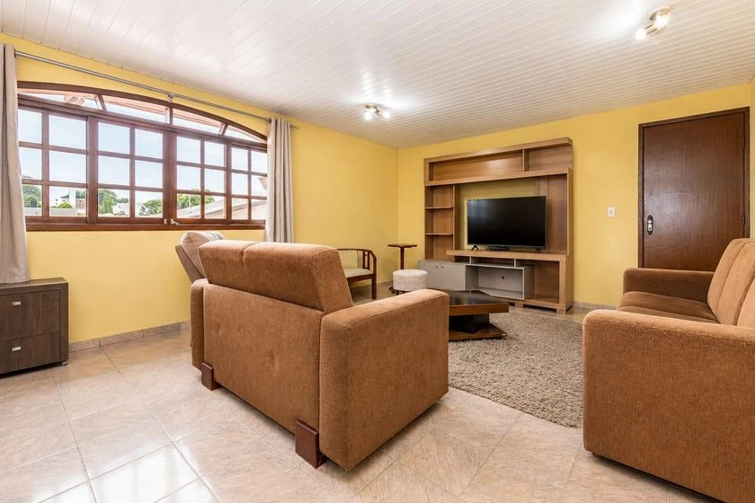 Unfurnished house with 4 bedrooms and 4 bathrooms