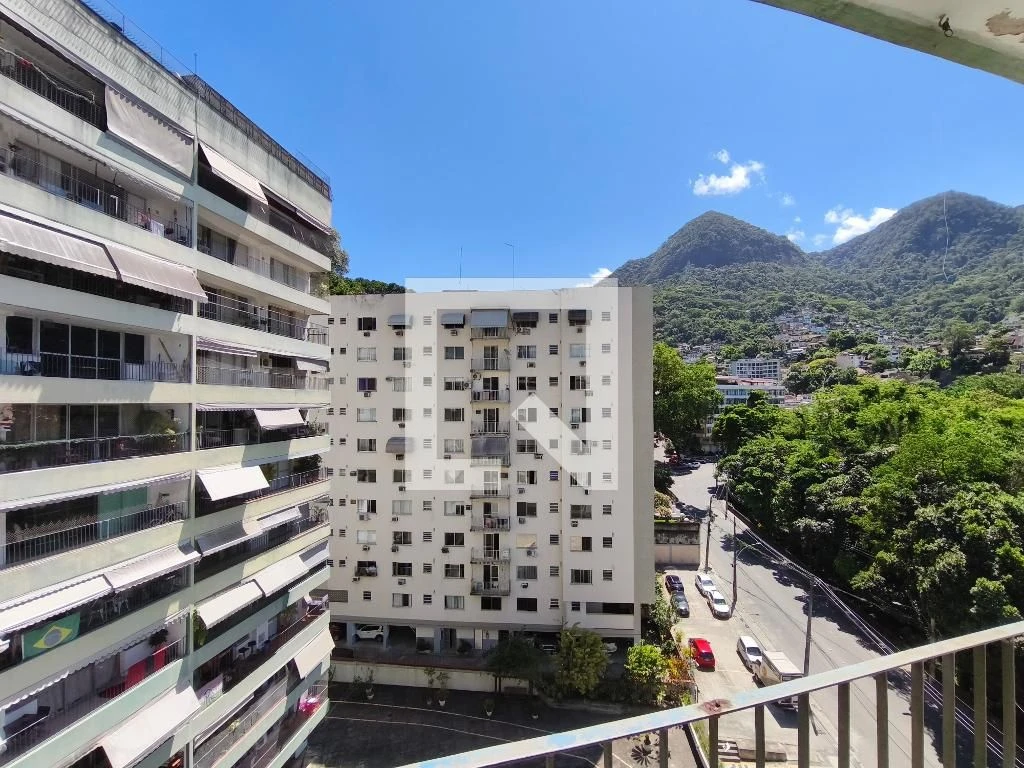 Furnished 4-bedroom apartment with balcony — photo 20