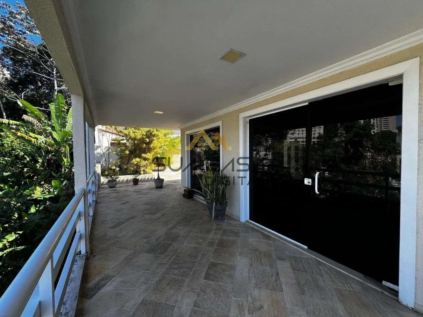 House with 5 bedrooms, 5 bathrooms and built-in wardrobes — photo 31