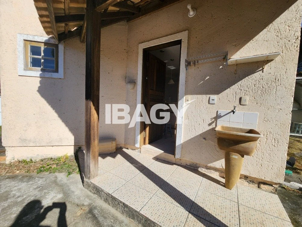 House with 3 bedrooms and a private BBQ area — photo 14