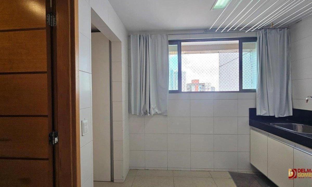 Apartamento de 212 m² com banheira e varanda envidraçada — photo 15
