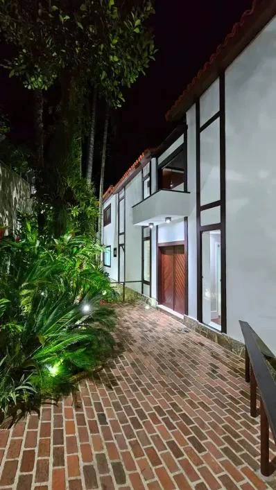 Rental house with 4 en-suite bedrooms and a pool — photo 10