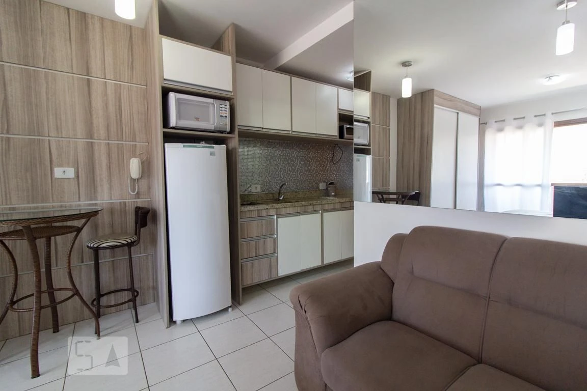 Studio de 27 m² com espaço de home office e máquina de lavar