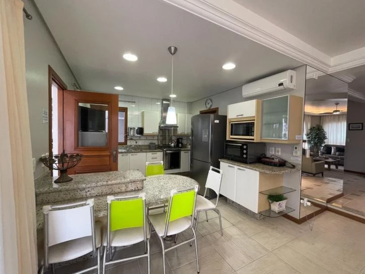 Ванна и 6 спален: дом 320 м² — photo 21