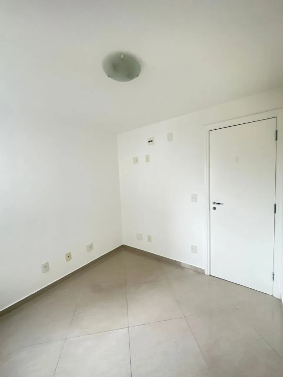 3-bedroom apartment with a separate kitchen and stove — photo 10