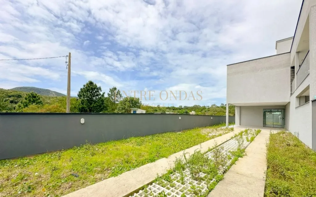 3-bedroom house with a mountain view in Florianópolis — photo 33