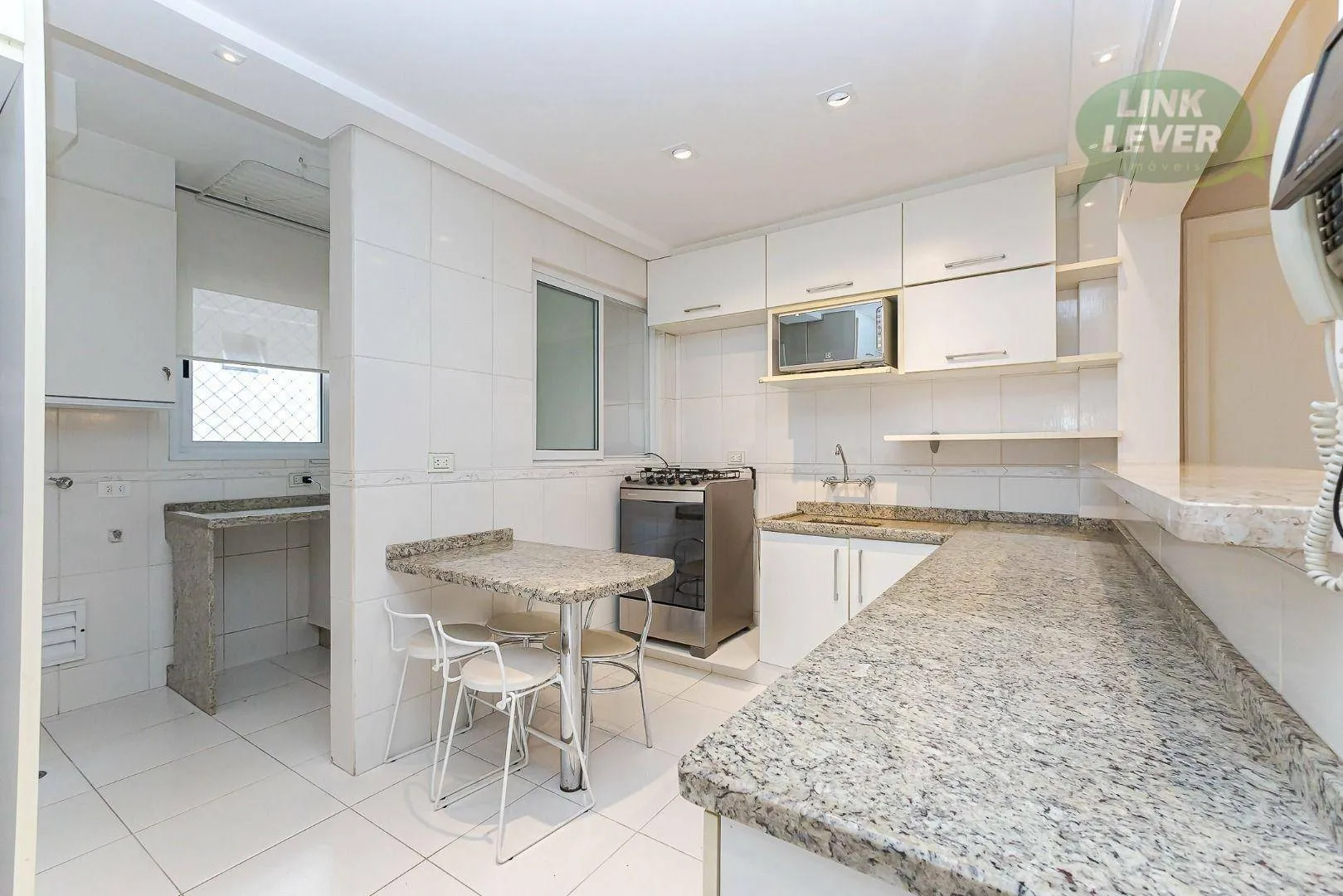 Apartment with 3 bedrooms, balcony and 135 m² — photo 20