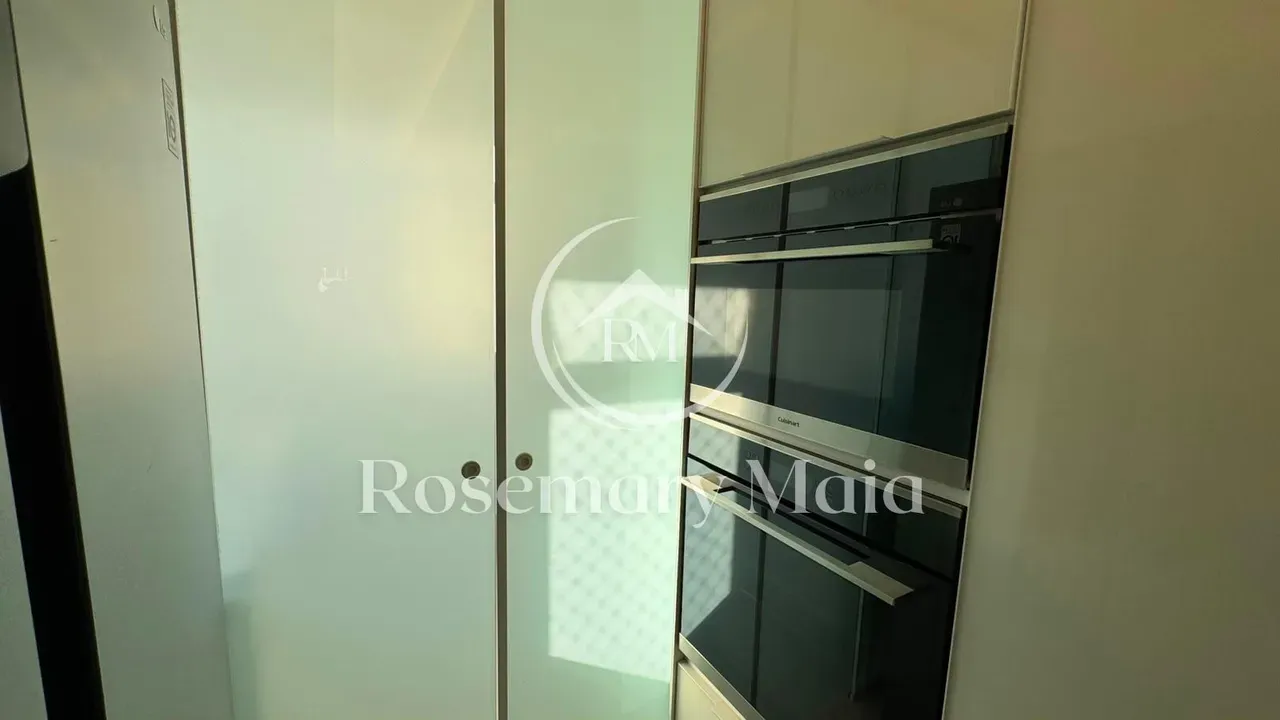 179 m² apartment with 3 bedrooms and 3 parking spaces — photo 32