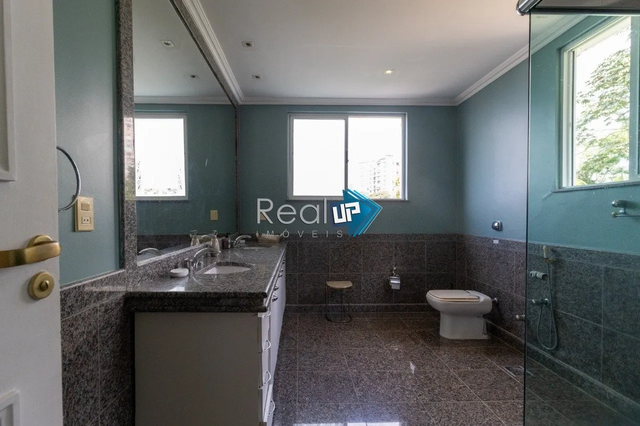Condominium house with 5 bedrooms and 1081 m² plus laundry — photo 40