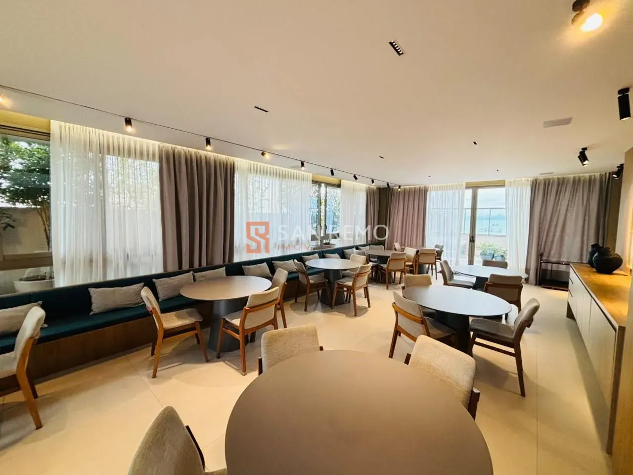 Furnished apartment, 100 m², with floor-to-ceiling windows — photo 20