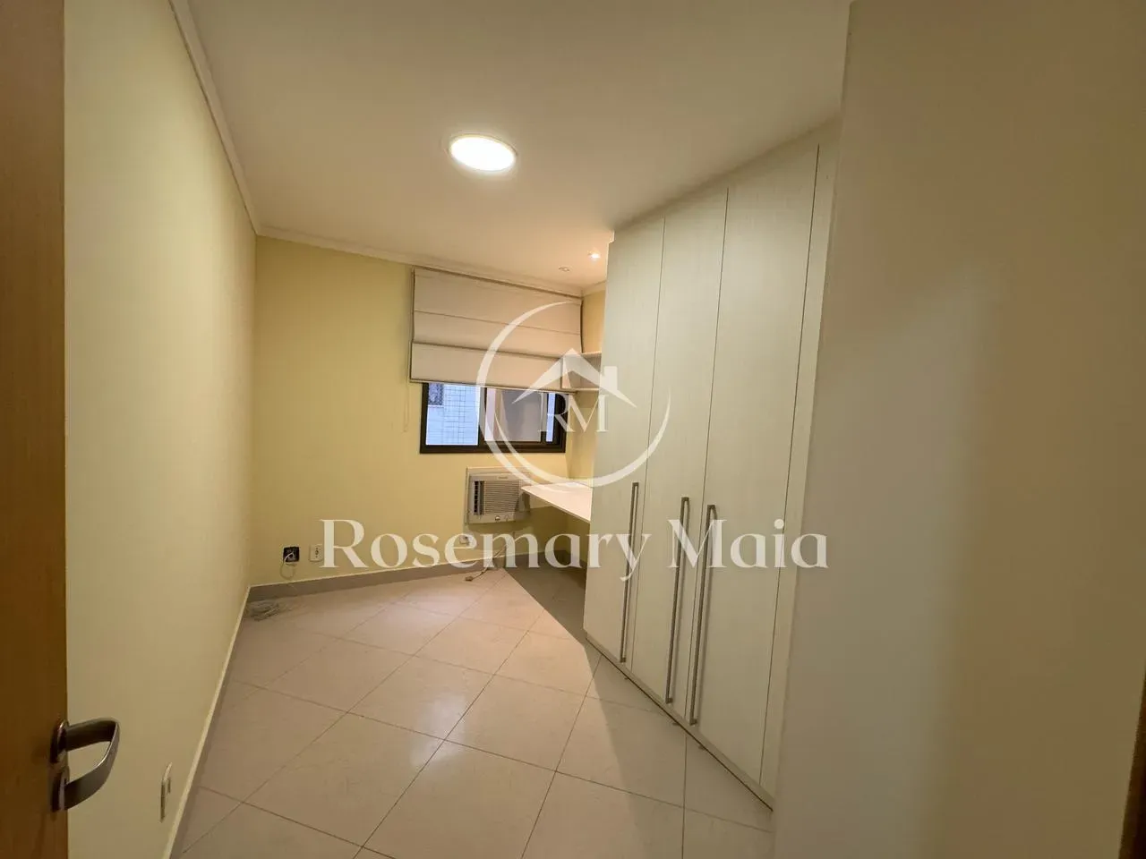 Home office in a 3-bedroom apartment, 135 m² — photo 7