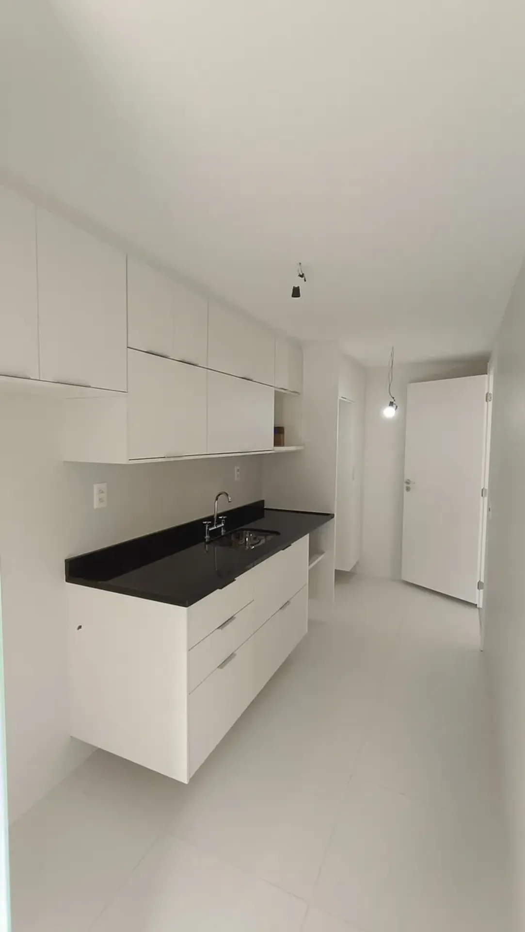 Квартира 73 м² с застеклённым балконом и видом на горы — photo 11