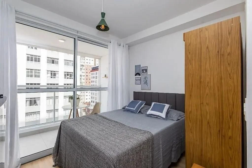 Furnished studio, 27 m², with floor-to-ceiling windows
