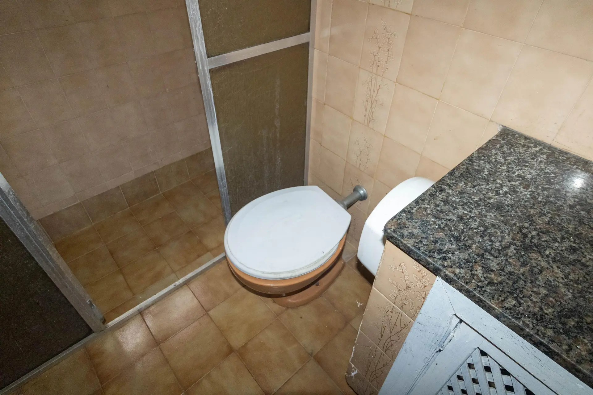 House with 4 bedrooms and 1 bathroom, separate kitchen — photo 43