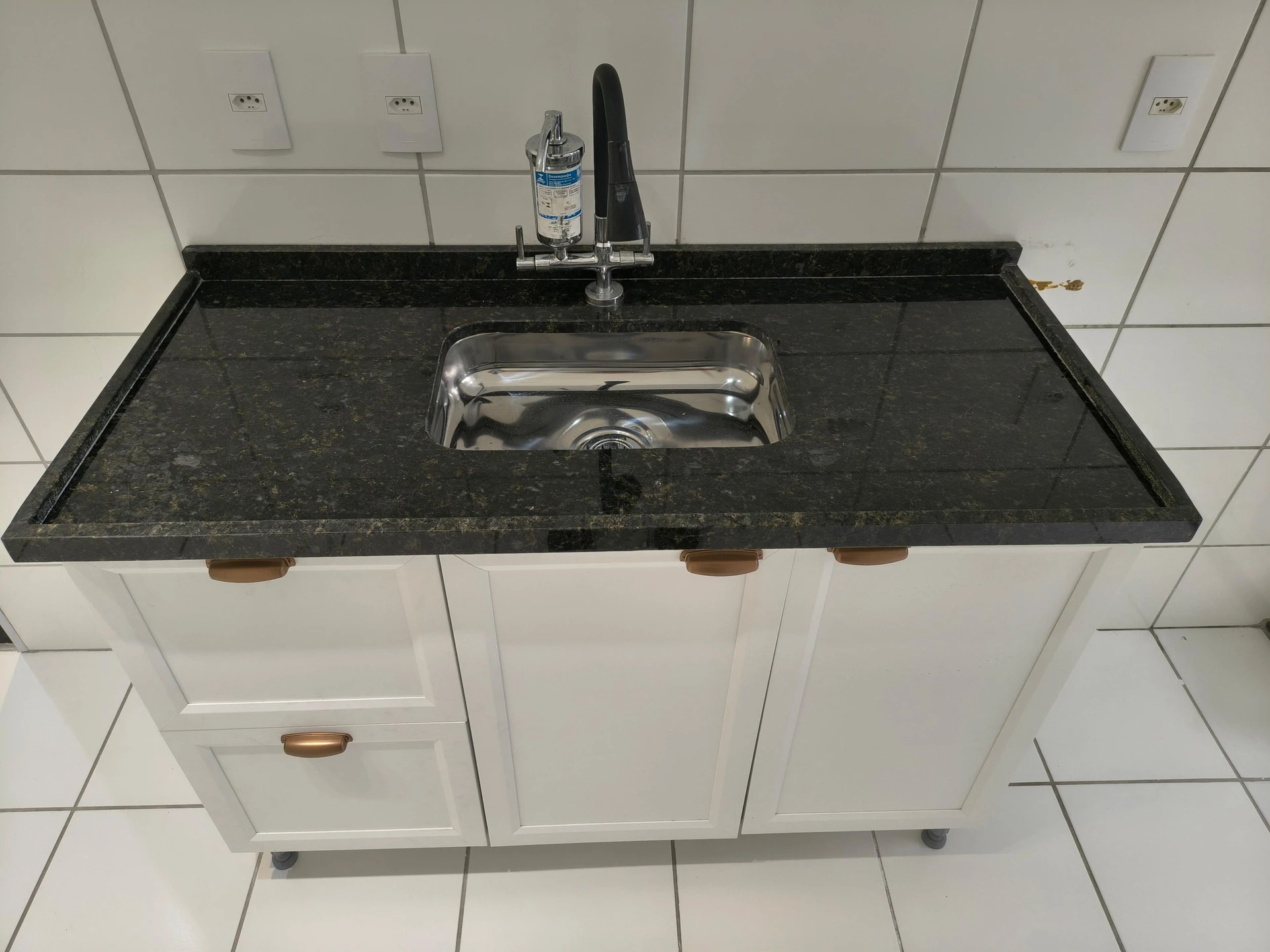 Невимебльована квартира з 2 спальнями і балконом — photo 20