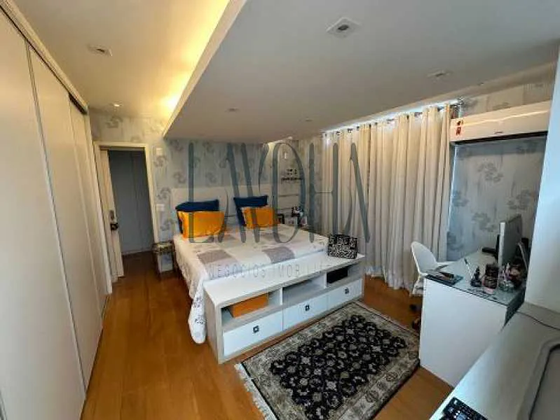 Furnished apartment with 4 bedrooms and 5 bathrooms — photo 18