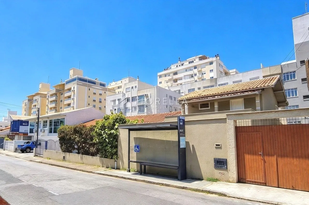 3-bedroom house with a grill on the balcony in Florianópolis — photo 26