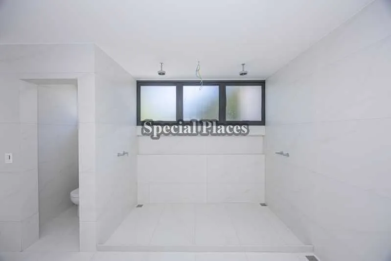 Casa com 5 quartos e 5 banheiros, com cozinha integrada — photo 27
