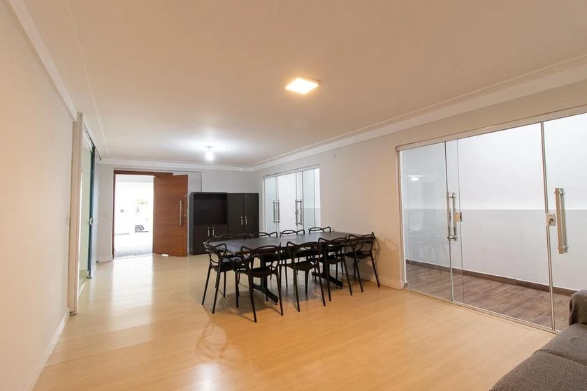 Unfurnished house with 5 bedrooms and private garden — photo 8