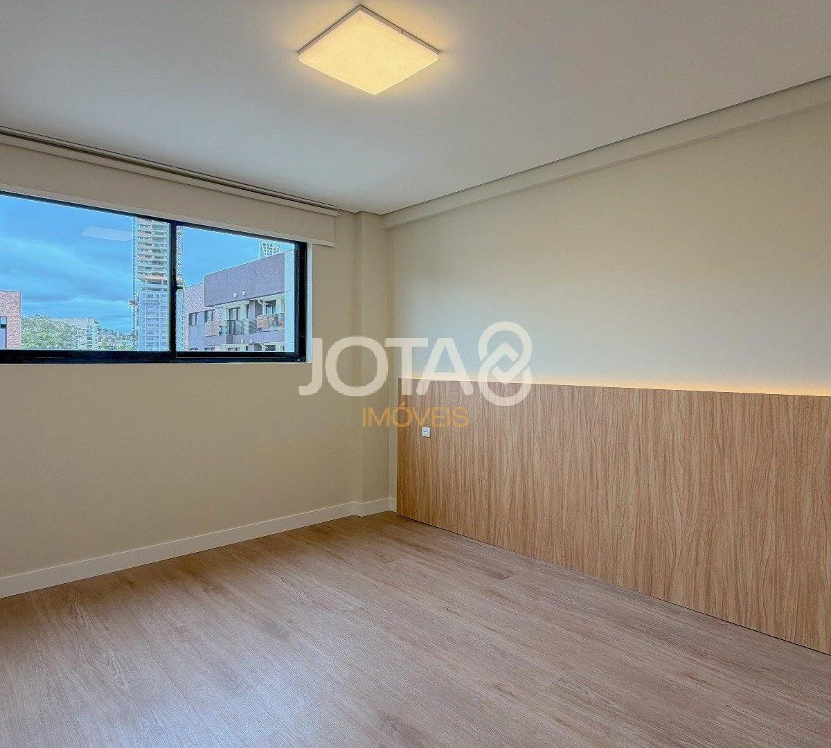 Furnished apartment with 1 parking spot and open-plan kitchen — photo 4