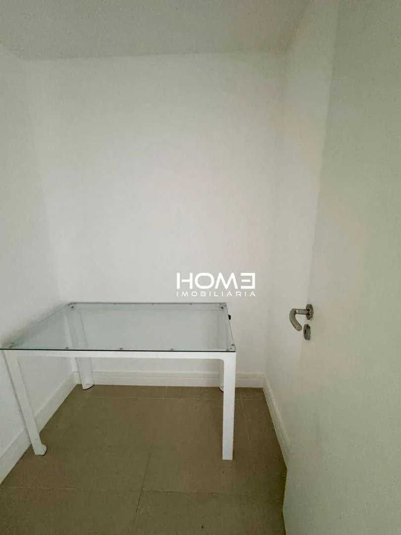 Home office in a 3-bedroom apartment, 155 m² — photo 36