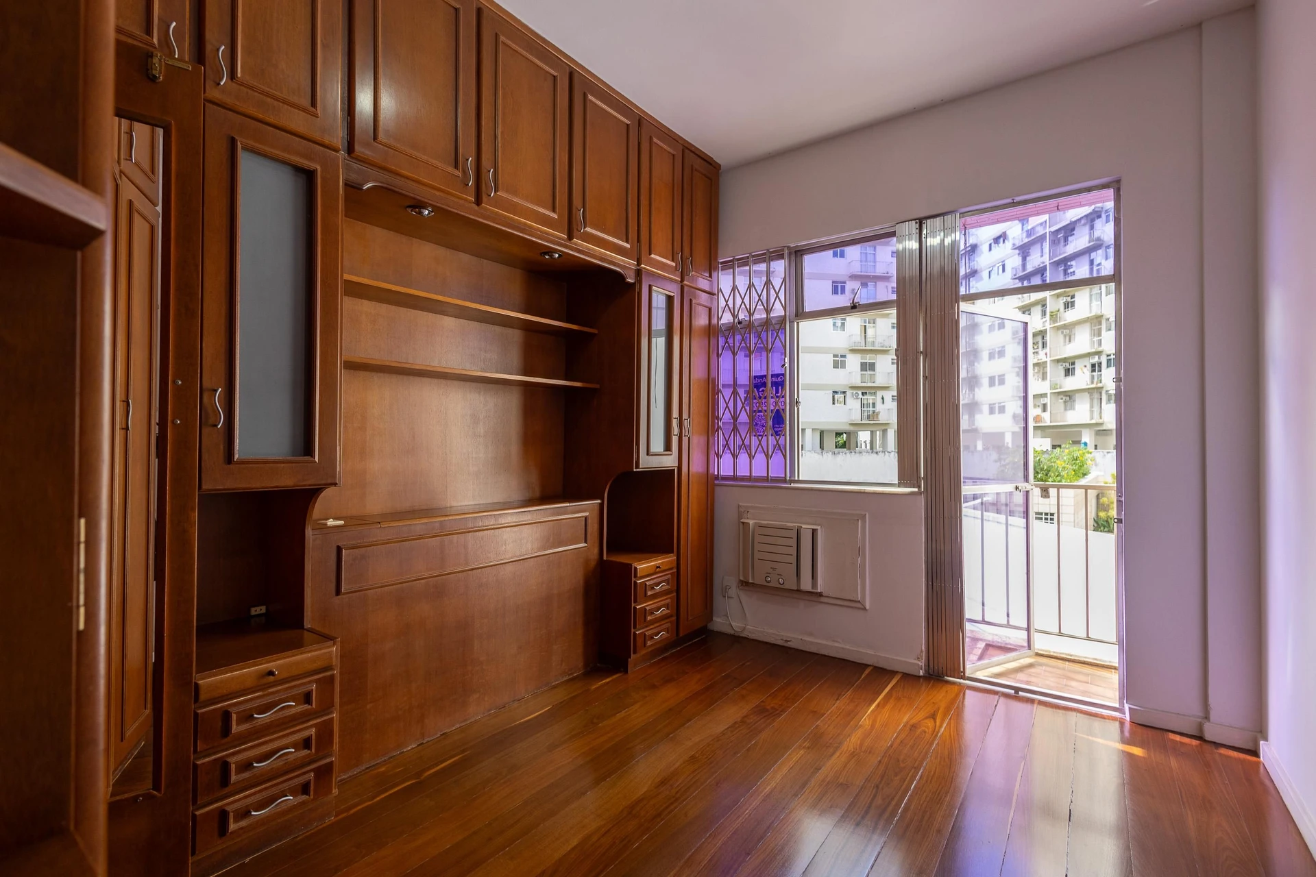 77 m² apartment with a home office and a mountain view — photo 10