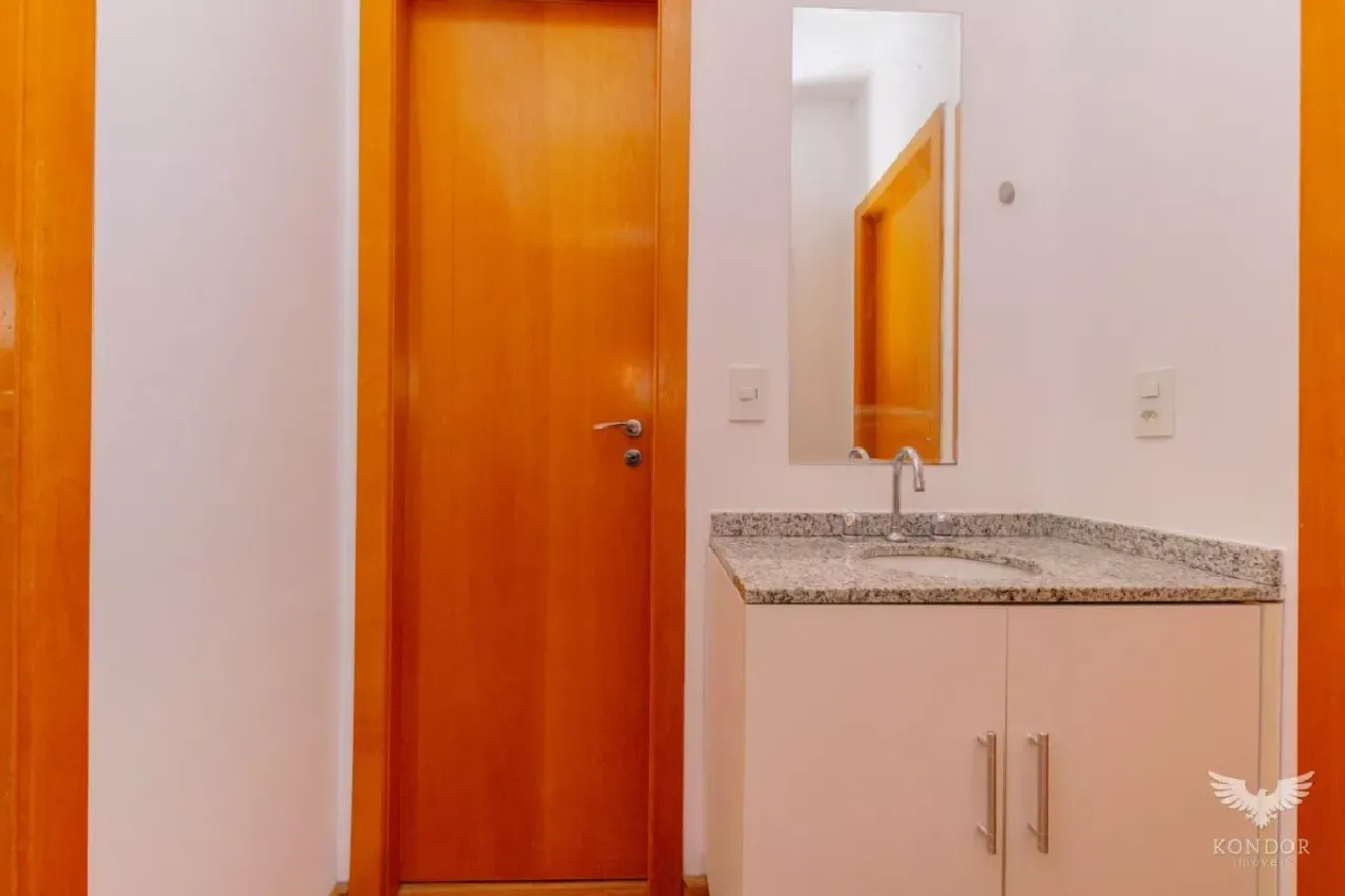 Furnished 2-bedroom apartment with open-plan kitchen — photo 11