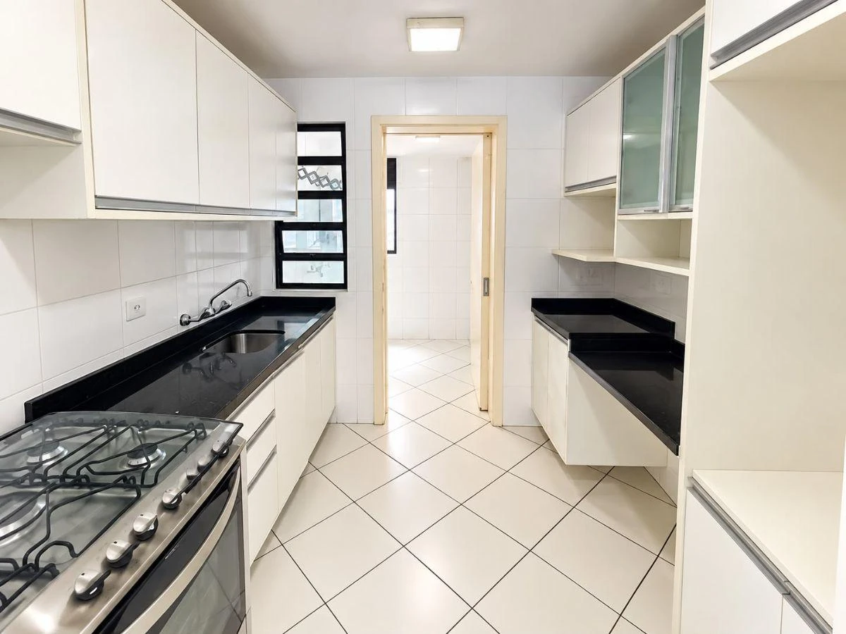 Furnished apartment, 90 m², with a walk-in closet — photo 6