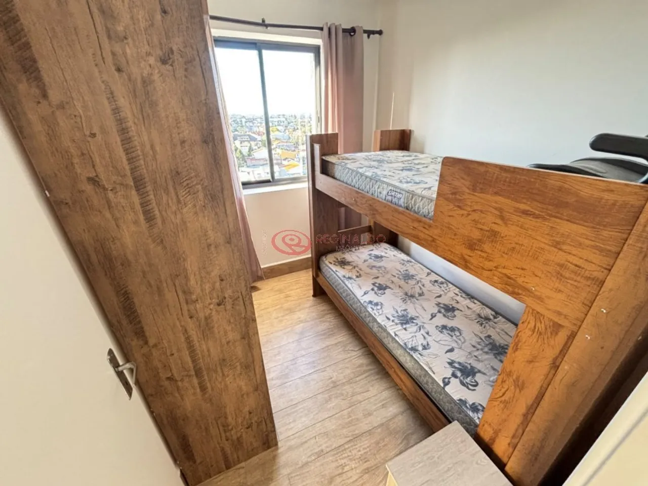 2-bedroom apartment with an open-plan kitchen and 1 parking spot — photo 6