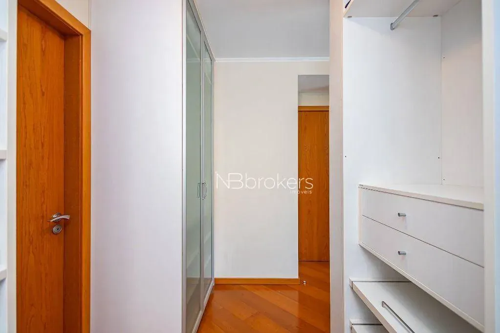 3-bedroom apartment with a walk-in closet — photo 54