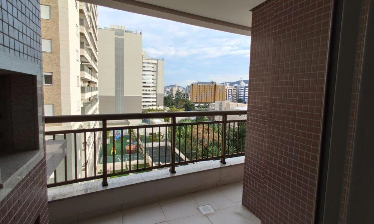 2-bedroom apartment with a mountain view — photo 5
